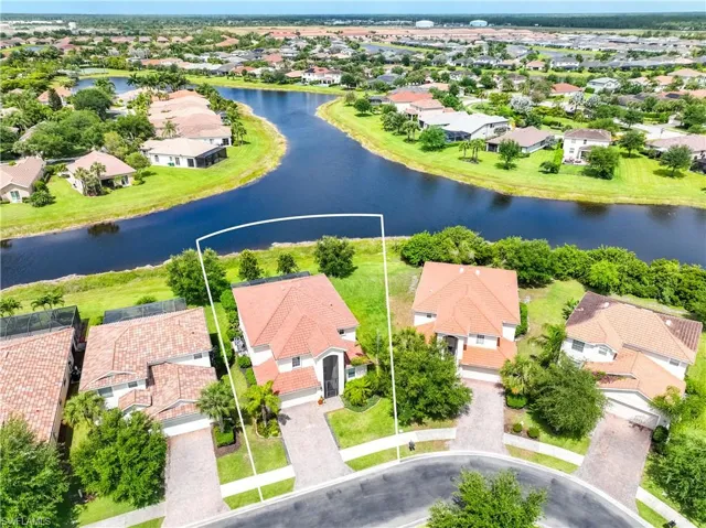 2446 Heydon Cir E, Naples, Florida 34120