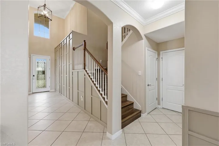 2446 Heydon Cir E, Naples, Florida 34120