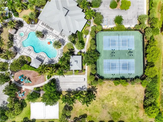 2446 Heydon Cir E, Naples, Florida 34120