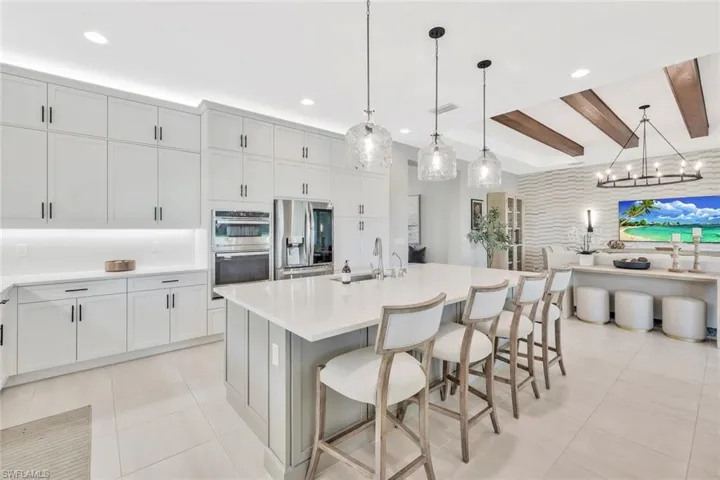 Kitchen with large island
