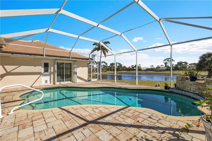 Nice view from this angle too. The new caretaker unit outside the screen feeds the jets on the bottom of the pool.