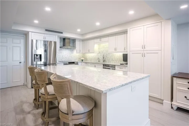 1919  GULF SHORE N BLVD, Naples, FL 34102