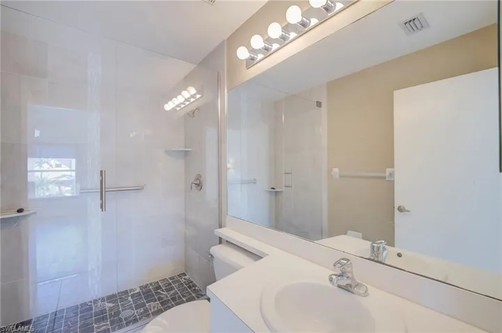 5709 Foxlake Dr 208, North Fort Myers, Florida 33917