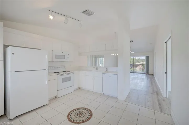 5709 Foxlake Dr 208, North Fort Myers, Florida 33917