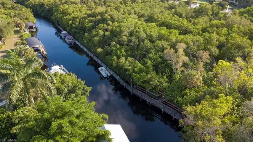 Boat Dock, deep access to the river