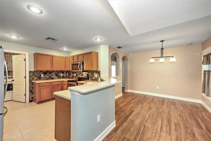 6039  Higgins  AVE, Fort Myers, FL 33905