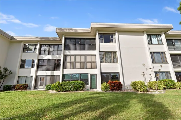 This is currently the ONLY 3rd Floor condo with an ELEVATOR on the market.