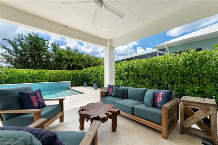 158 Cambria Ln, Naples, Florida 34112