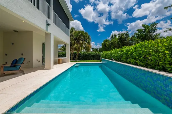 158 Cambria Ln, Naples, Florida 34112