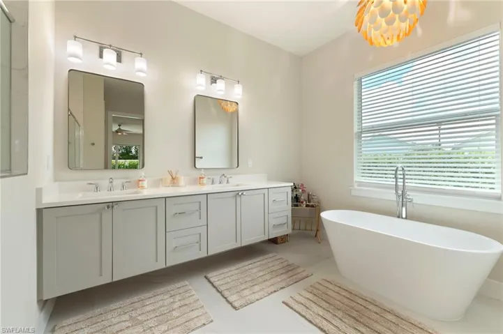 158 Cambria Ln, Naples, Florida 34112