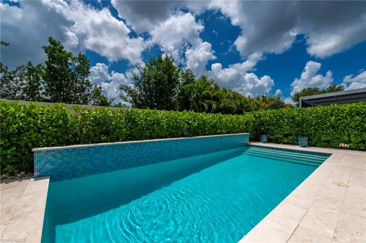 158 Cambria Ln, Naples, Florida 34112