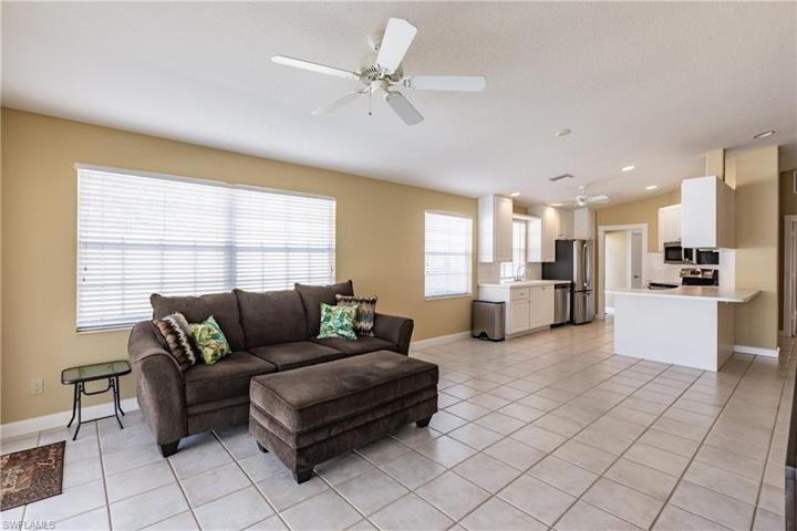 So much natural light from the East facing windows!