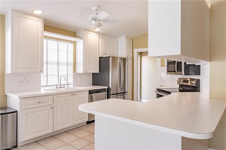 Light and bright kitchen!