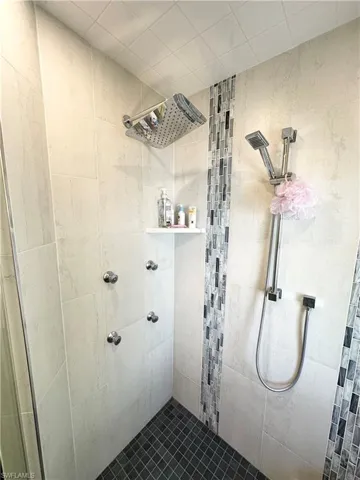 Multiple shower heads