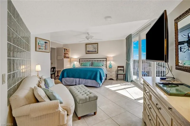 4041  Gulf Shore N BLVD, Naples, FL 34103