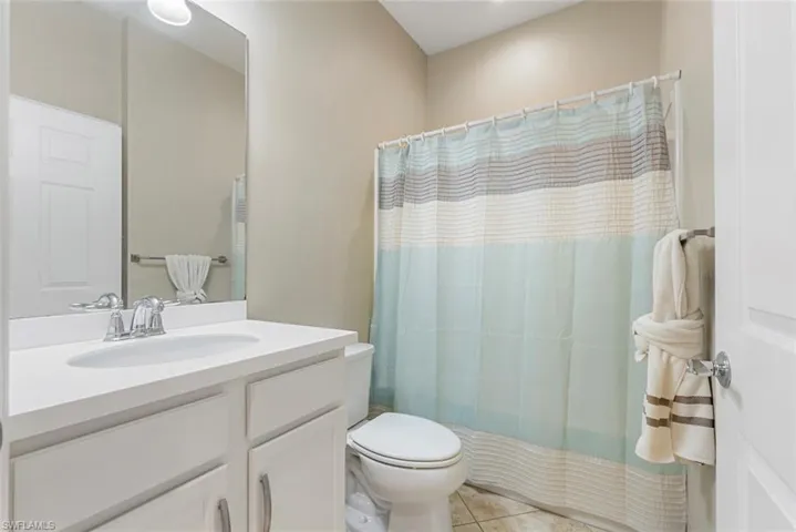 Guest Bathroom with tub