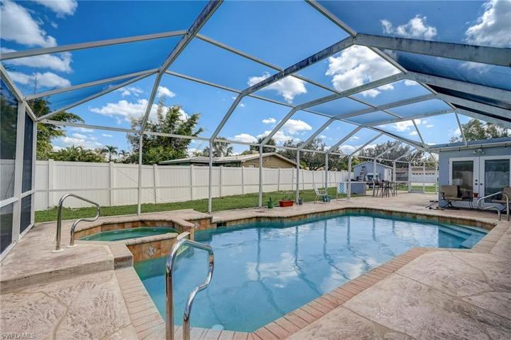 POOL & SPA