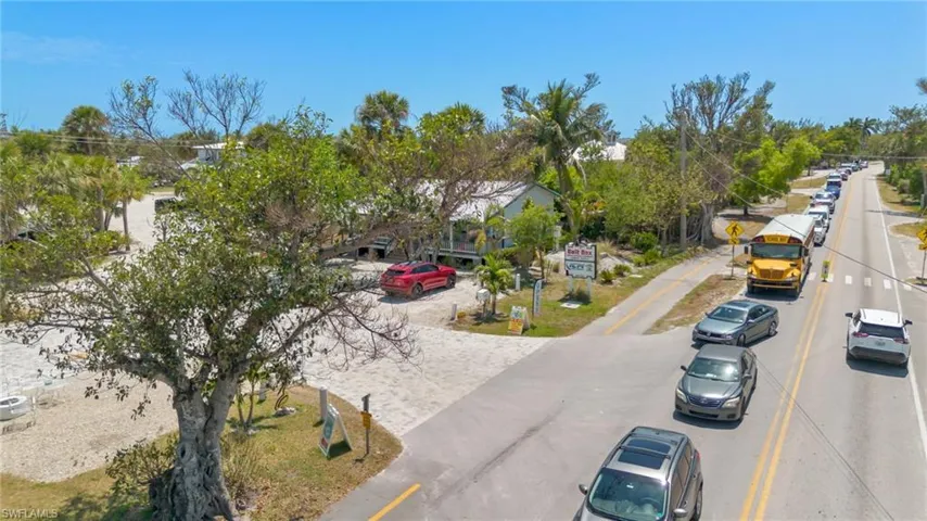 Along the Islands Main Road - Periwinkle Way