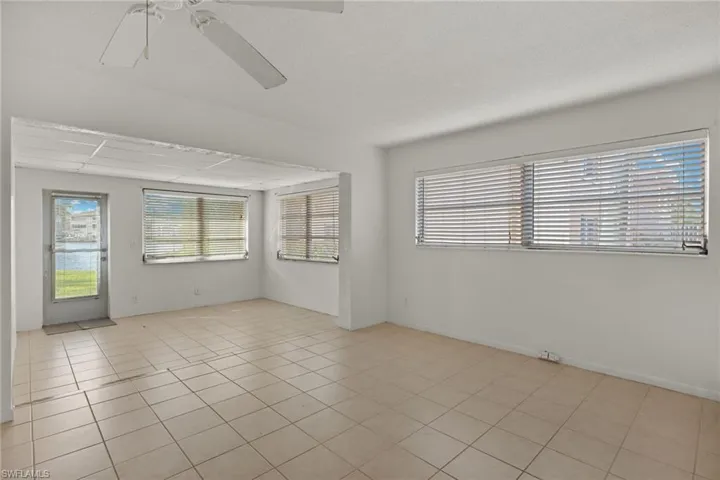 Tiled spare room with ceiling fan