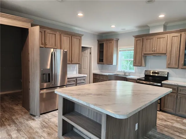 Walk in pantry and eat in breakfast bar