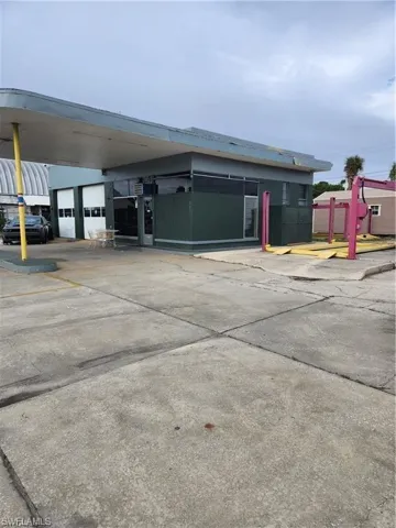1100 N Tamiami  TRL, North Fort Myers, FL 33903
