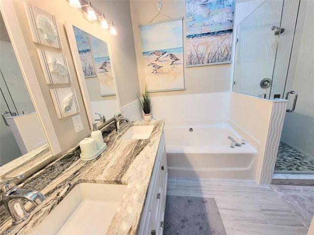 Owner's En-Suite Bathroom w/Separate Shower & Soaking Tub, Dual Sinks