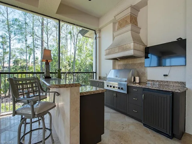 Expansive covered lanai w/ summer kitchen