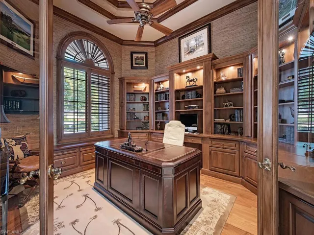 Den/Office w/ built-ins