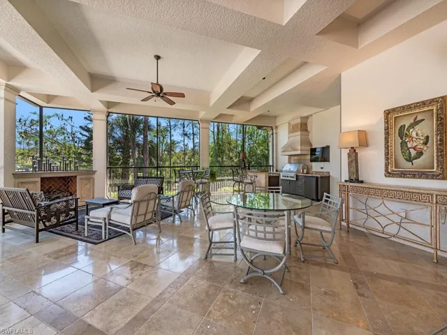 Expansive covered lanai - outdoor living