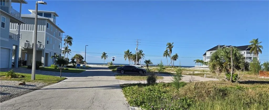 Looking down street toward Gulf/Beach