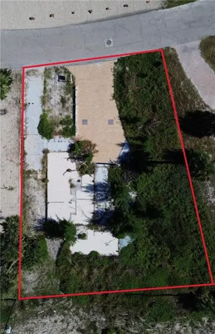 Overhead view of 111 Anchorage Street from back with property boundaries highlighted.
