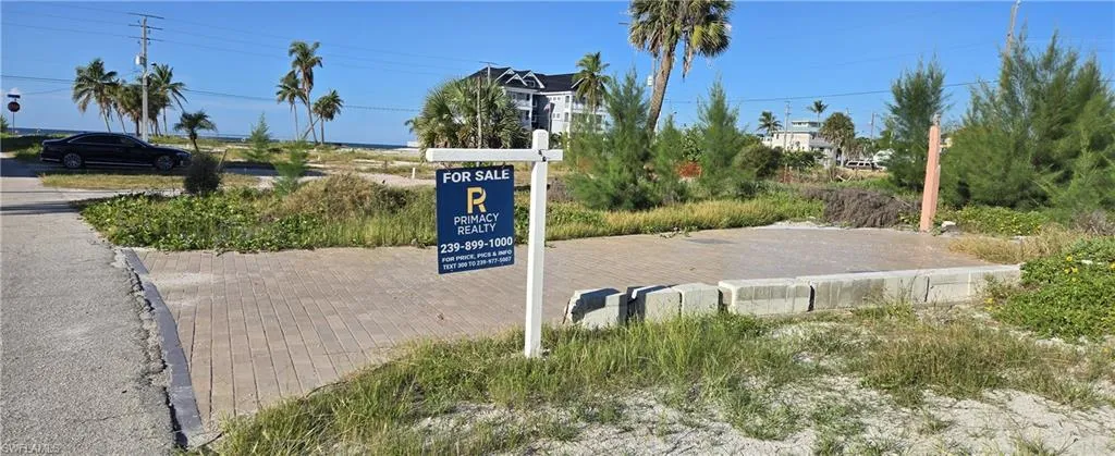 Lot towards Gulf/Beach