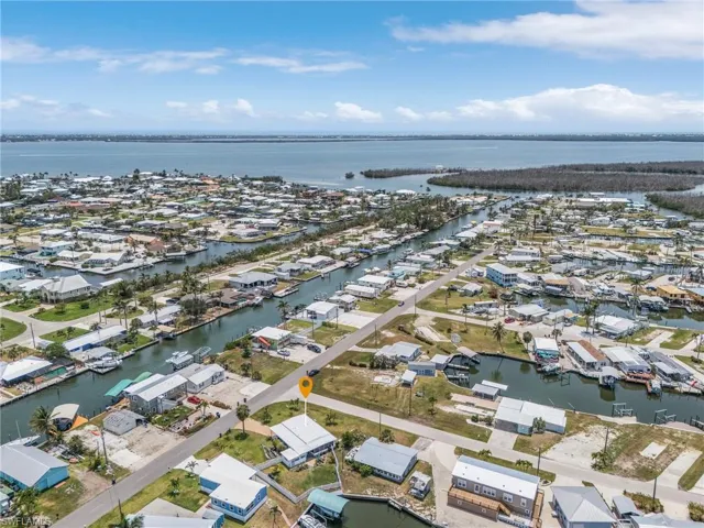 Sanibel, Intracoastal Waterway, and the Gulf of Mexico are in the background!  Enjoy paradise every day!