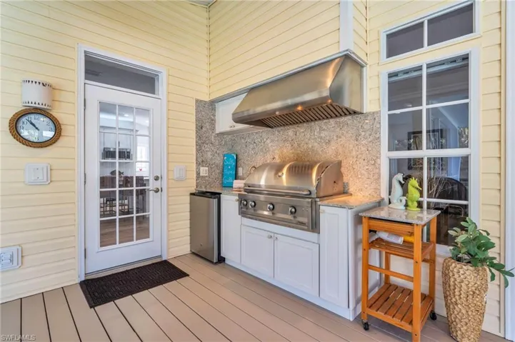 Outdoor Kitchen with piped propane