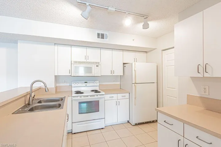 1810  Florida Club  CIR, Naples, FL 34112