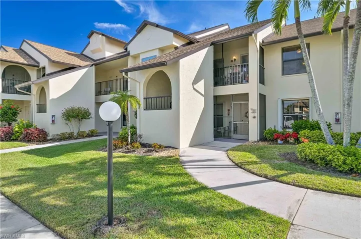 View of front of house featuring a front yard