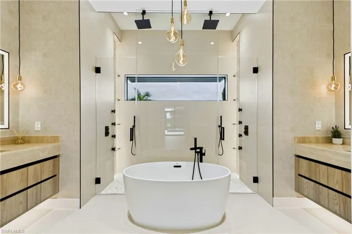 SPLENDID MASTER BATH w/ FULL GLASS WALL