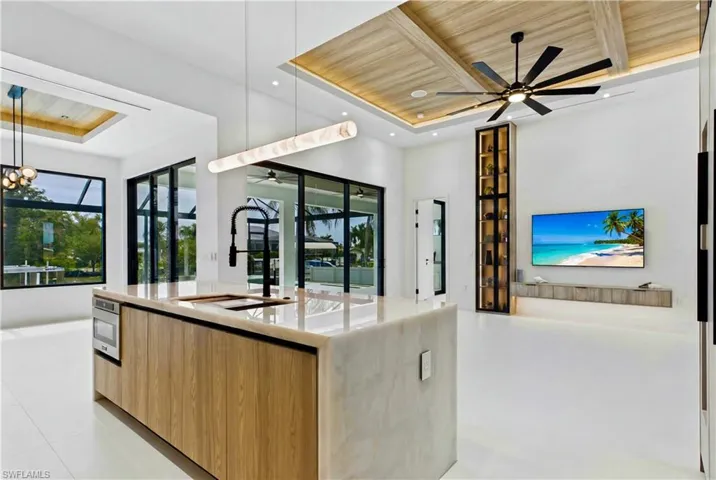 OVERSIZED WATERFALL island highlighted by CRISTALLO QUARTZITE LIGHTING PENDANT