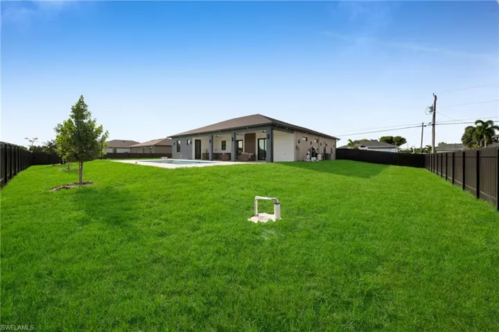 2214 Nw 24th Ter, Cape Coral, Florida 33993
