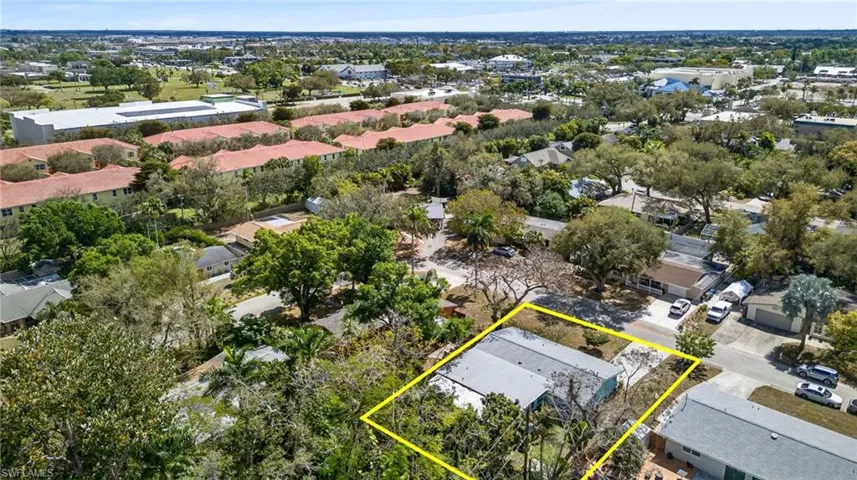 4633  Siesta  CIR, Fort Myers, FL 33901
