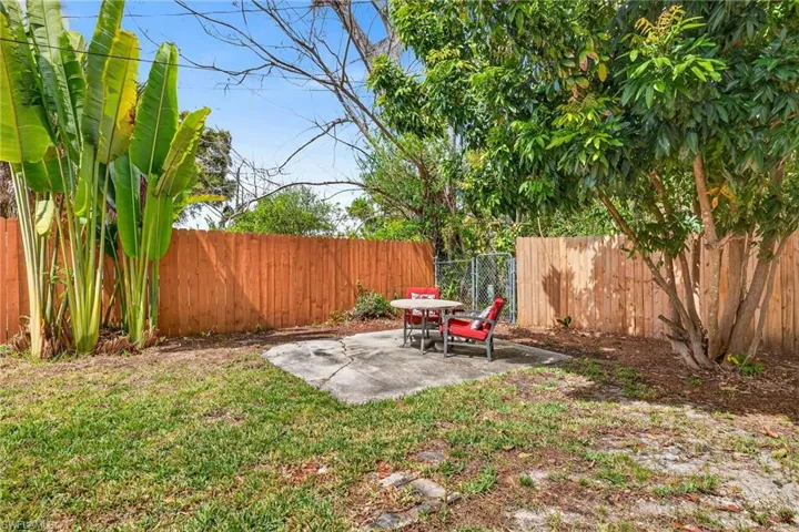 4633  Siesta  CIR, Fort Myers, FL 33901