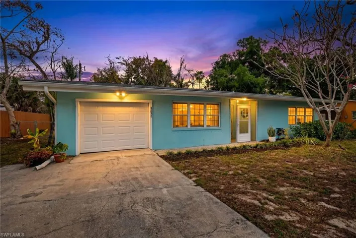 4633  Siesta  CIR, Fort Myers, FL 33901
