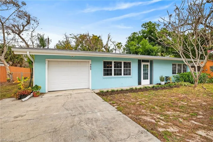 4633  Siesta  CIR, Fort Myers, FL 33901