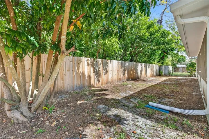 4633  Siesta  CIR, Fort Myers, FL 33901