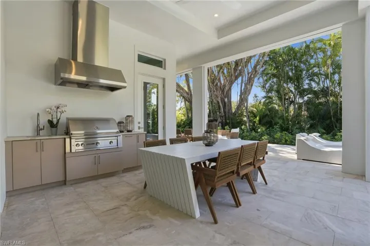 Outdoor Kitchen