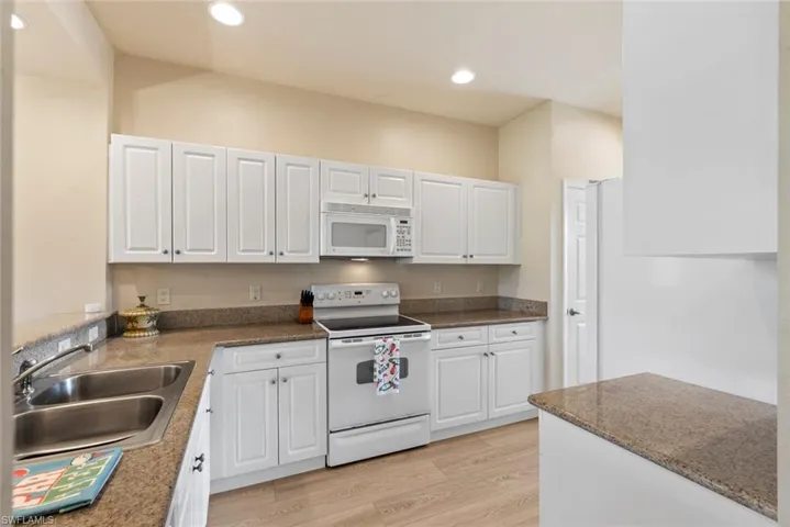 7940 Mahogany Run Ln 611, Naples, Florida 34113