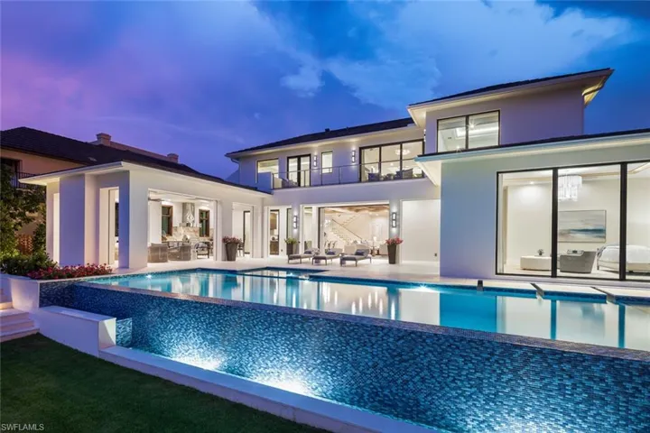 625 21st Ave S, Naples, Florida 34102