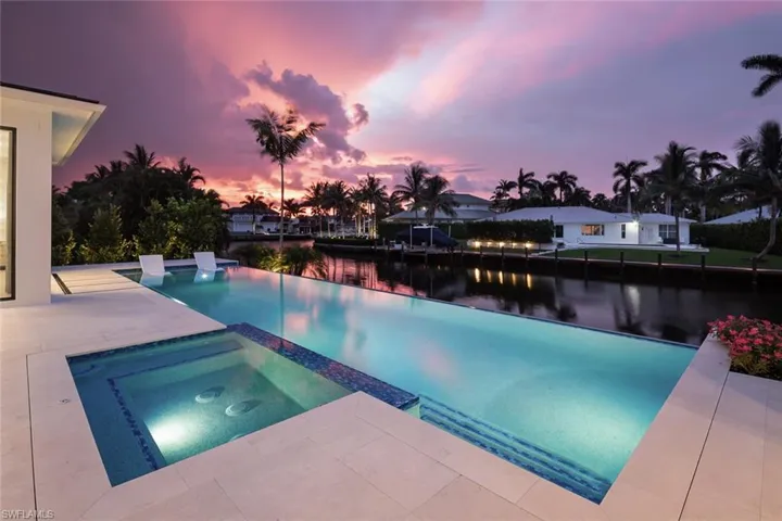 625 21st Ave S, Naples, Florida 34102