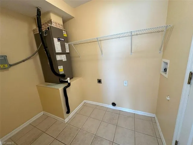 922 Ne 2nd Pl, Cape Coral Fl 33909