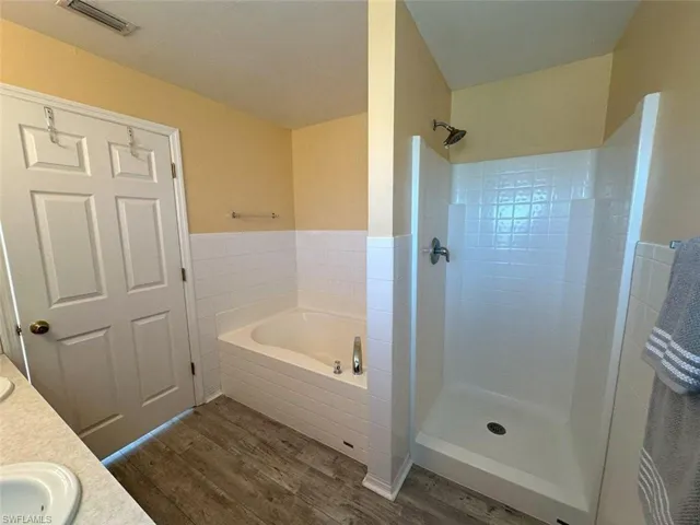 922 Ne 2nd Pl, Cape Coral Fl 33909